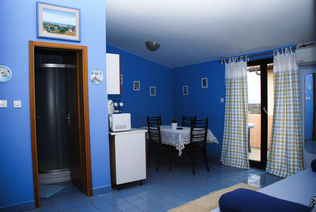 Apartments Bardak Ližnjan Quarto foto