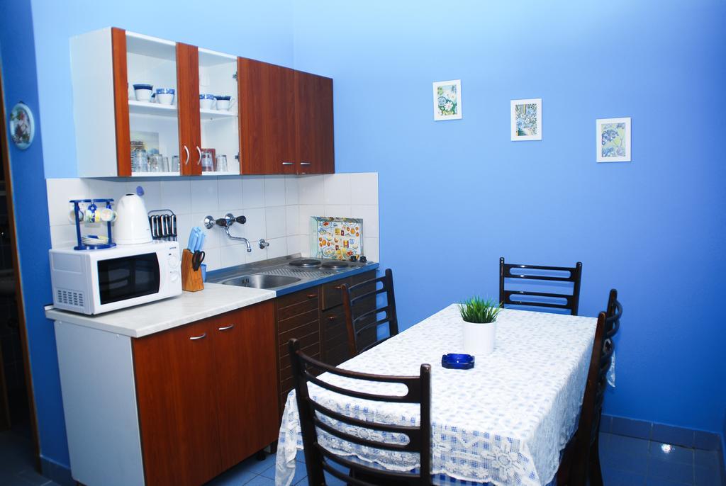 Apartments Bardak Ližnjan Quarto foto