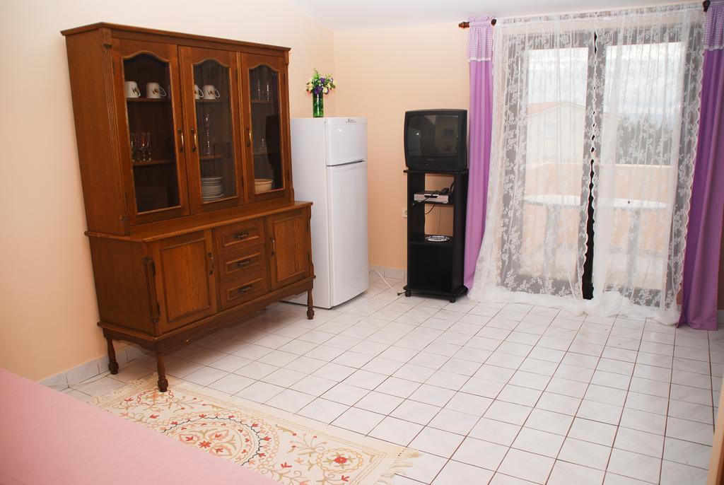 Apartments Bardak Ližnjan Quarto foto