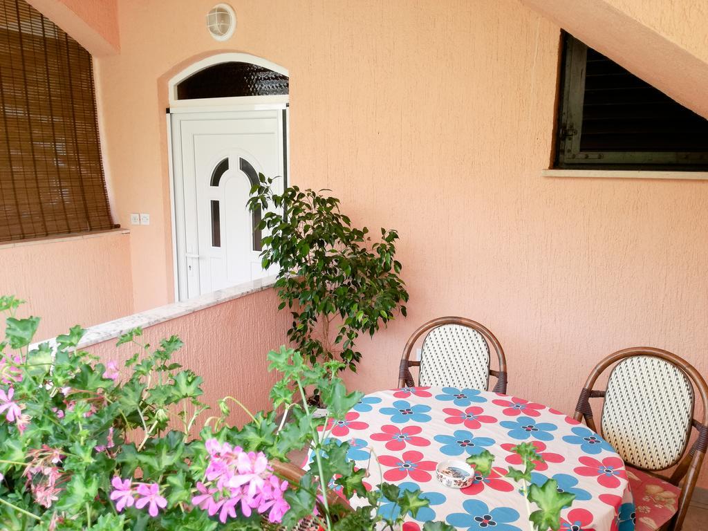 Apartments Bardak Ližnjan Exterior foto